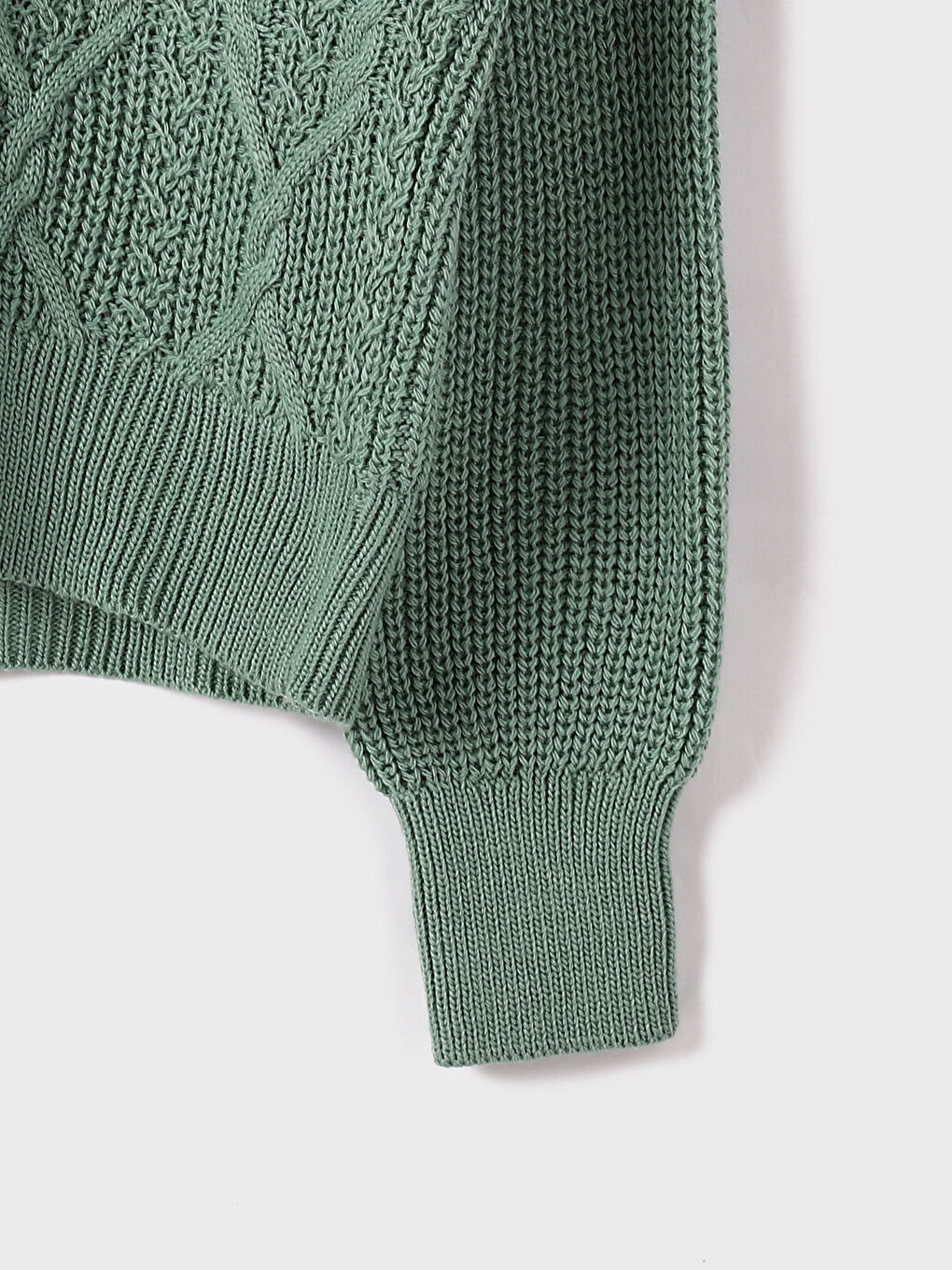 سترة تريكو بياقة هاي نيك منقوشة للسيدات-2