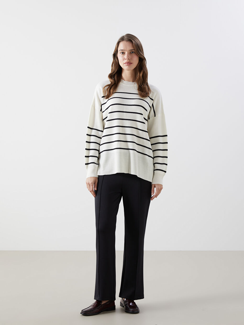 سترة تريكو مخططة واسعة بياقة دائرية للسيدات-1