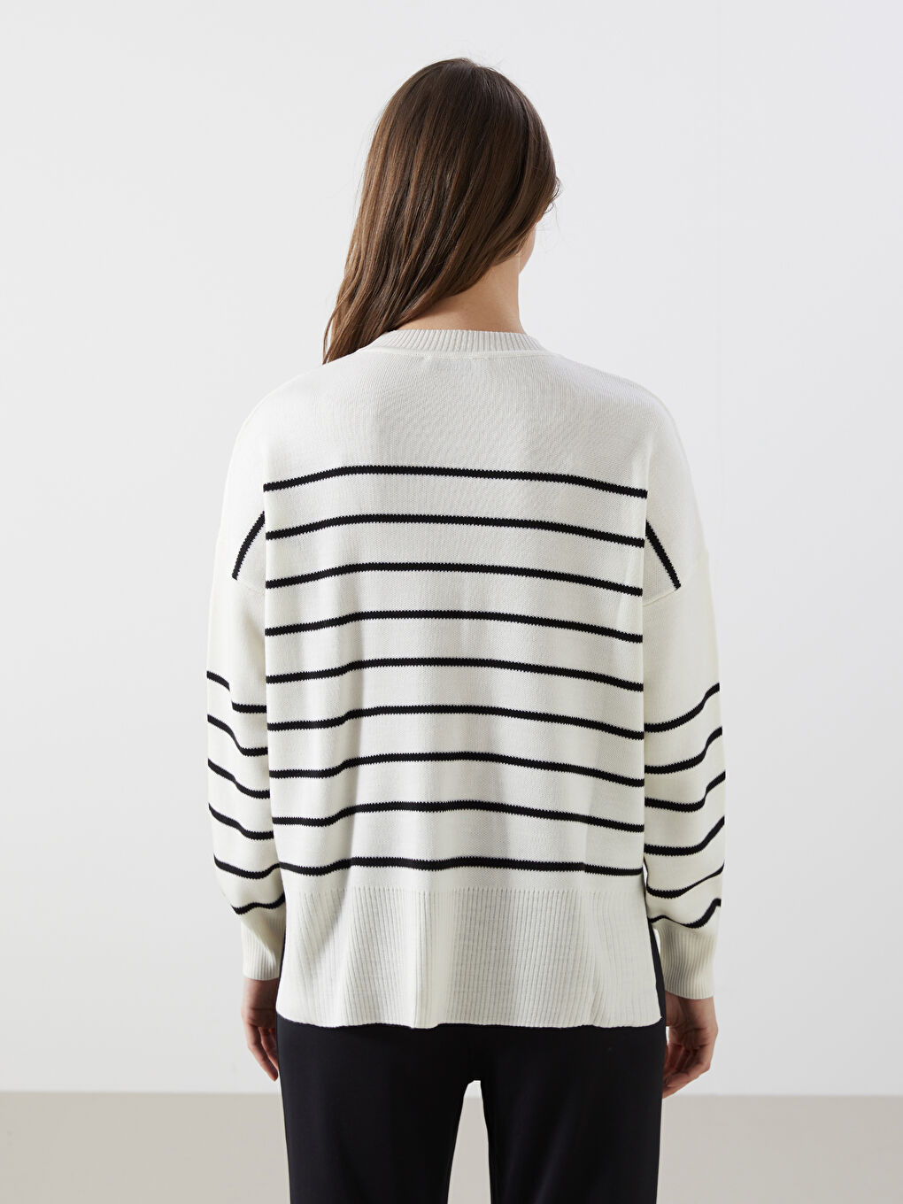 سترة تريكو مخططة واسعة بياقة دائرية للسيدات-3