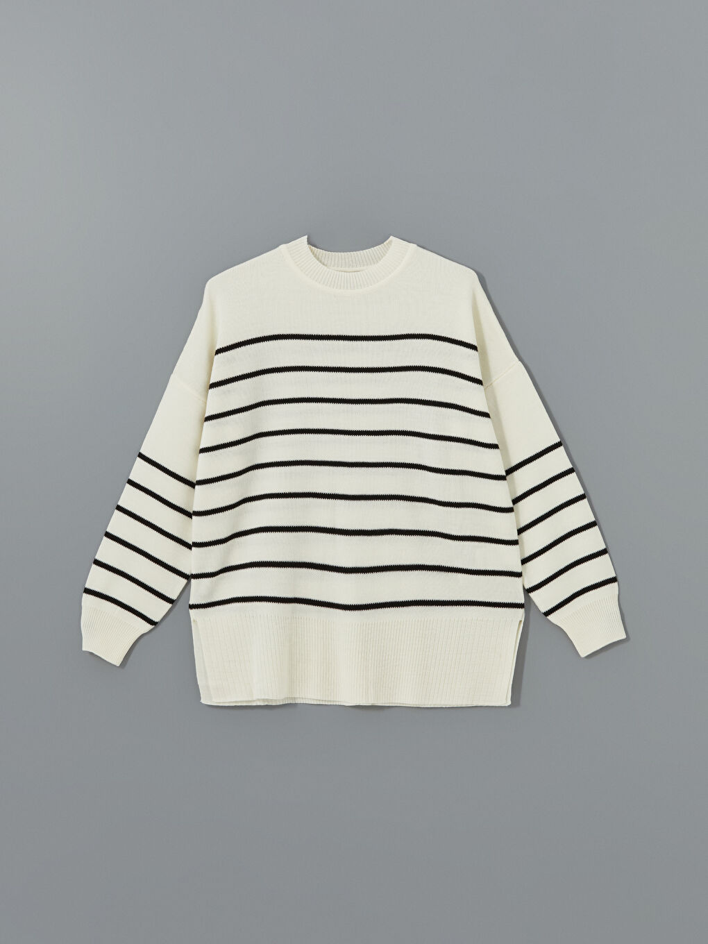 سترة تريكو مخططة واسعة بياقة دائرية للسيدات-4