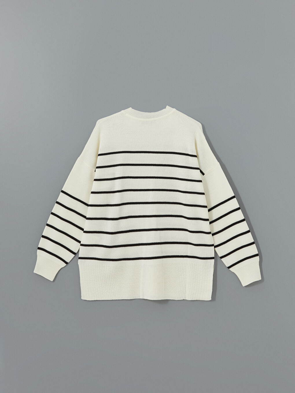 سترة تريكو مخططة واسعة بياقة دائرية للسيدات-5