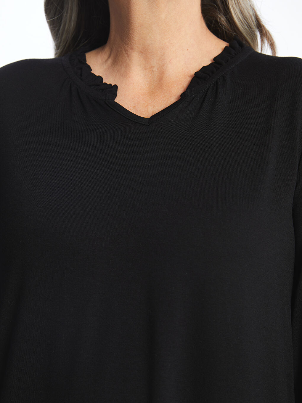 Siyah Kaçık Yaka Düz Uzun Kollu Kadın Bluz-2