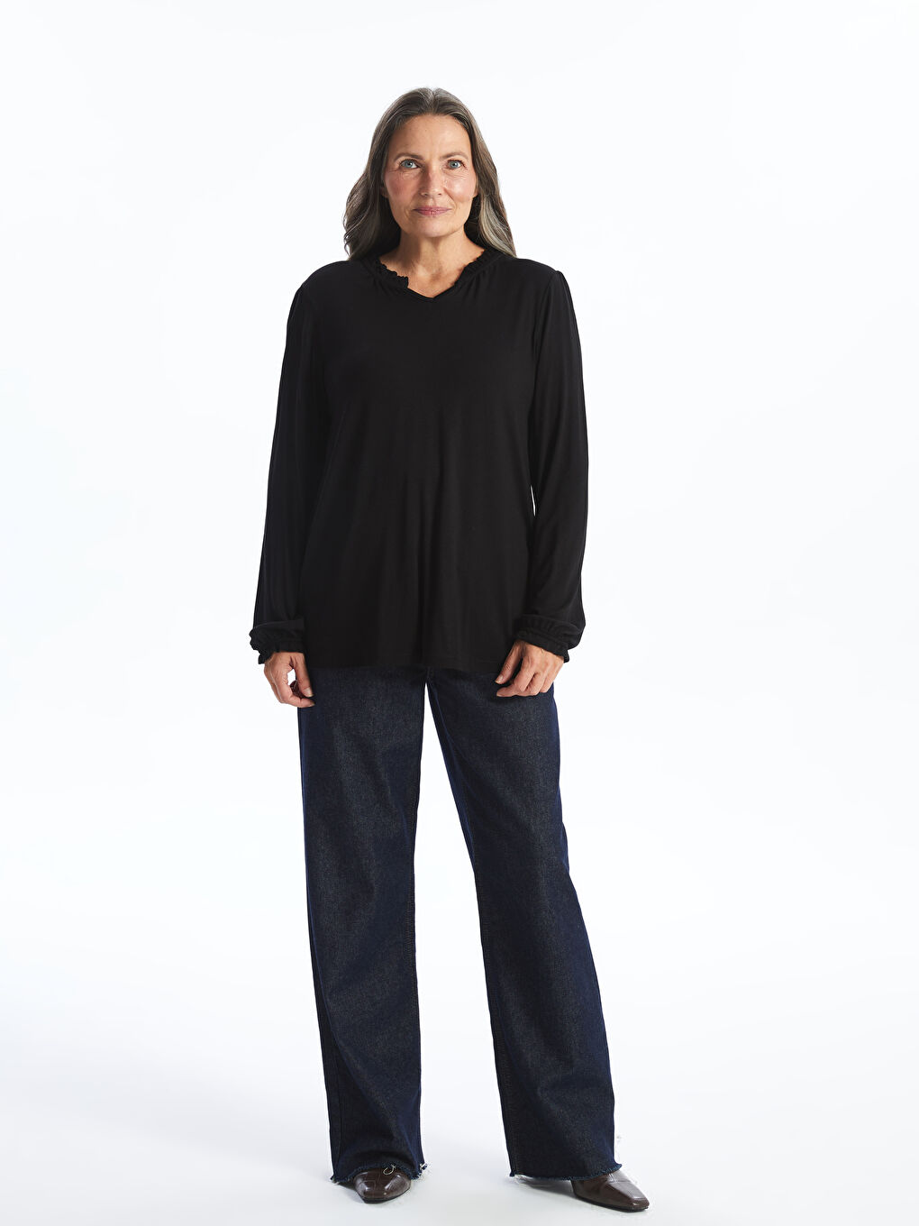 Siyah Kaçık Yaka Düz Uzun Kollu Kadın Bluz-1