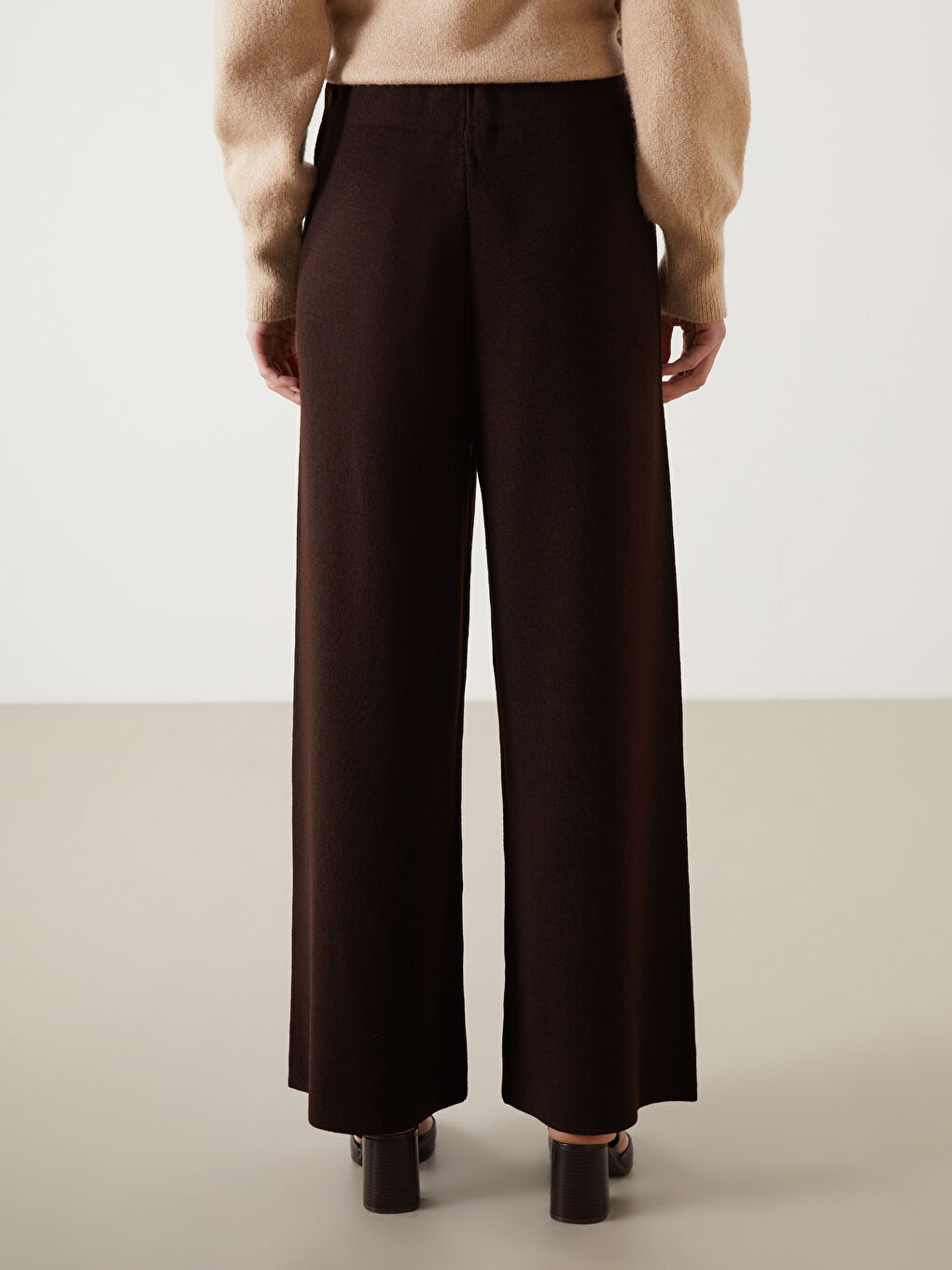 Kahverengi Beli Lastikli Geniş Paça Kadın Triko Pantolon-3