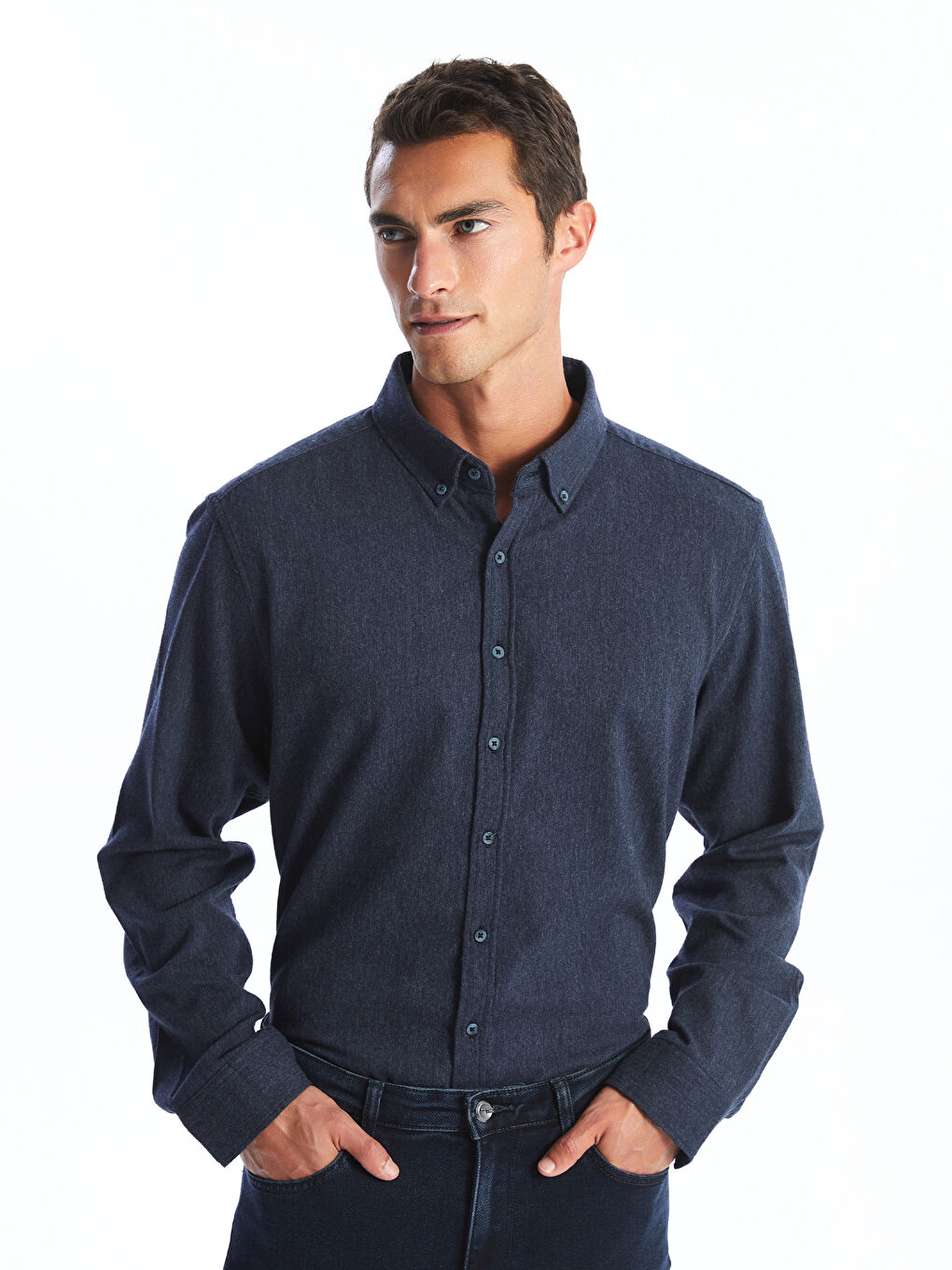 قميص رجالي بأكمام طويلة بقصة نحيفة