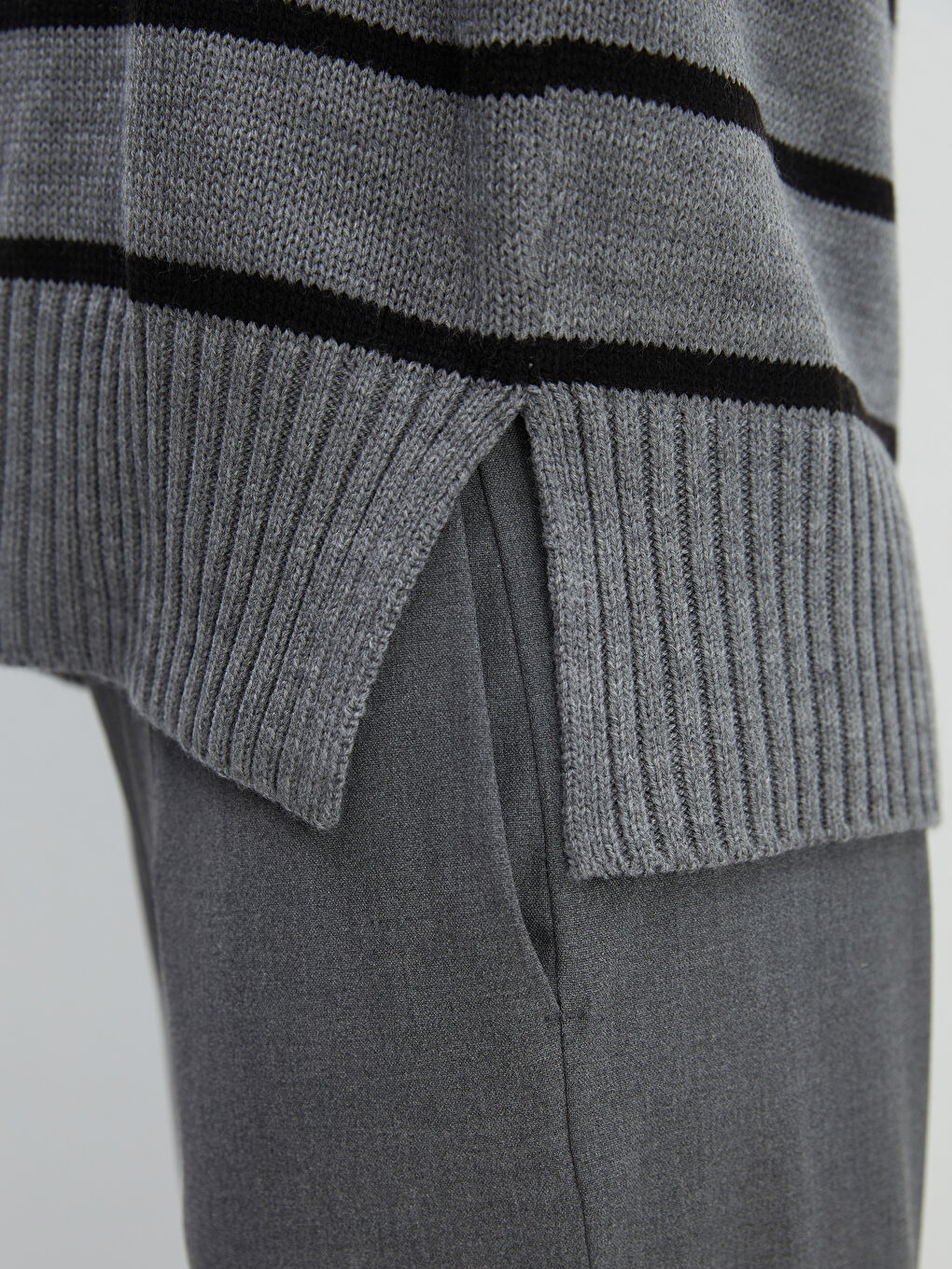 Crew Neck Striped Women's Knitwear Sweater -W4FS61Z8-LEG