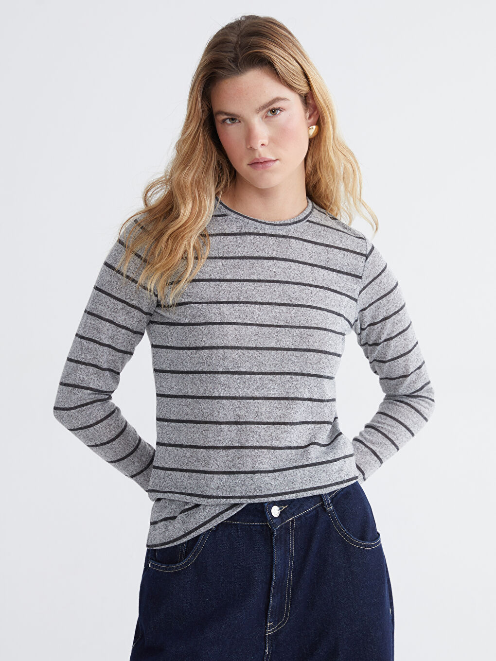 Gri Bisiklet Yaka Çizgili Kadın Tişört