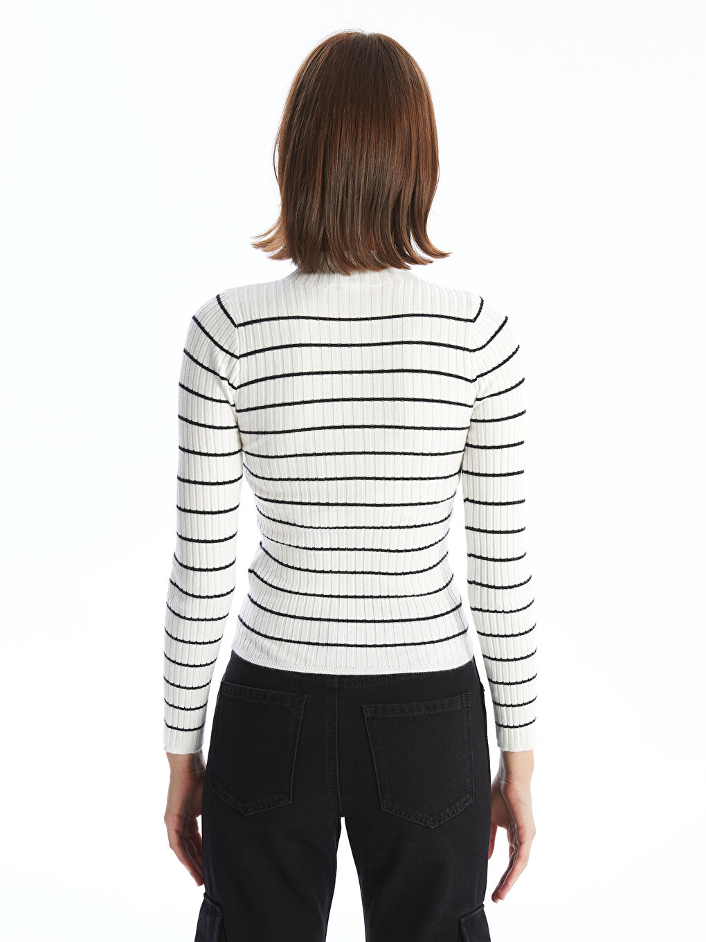 بلوفر تريكو بنص ياقة هاي نيك مزخرف للسيدات-3