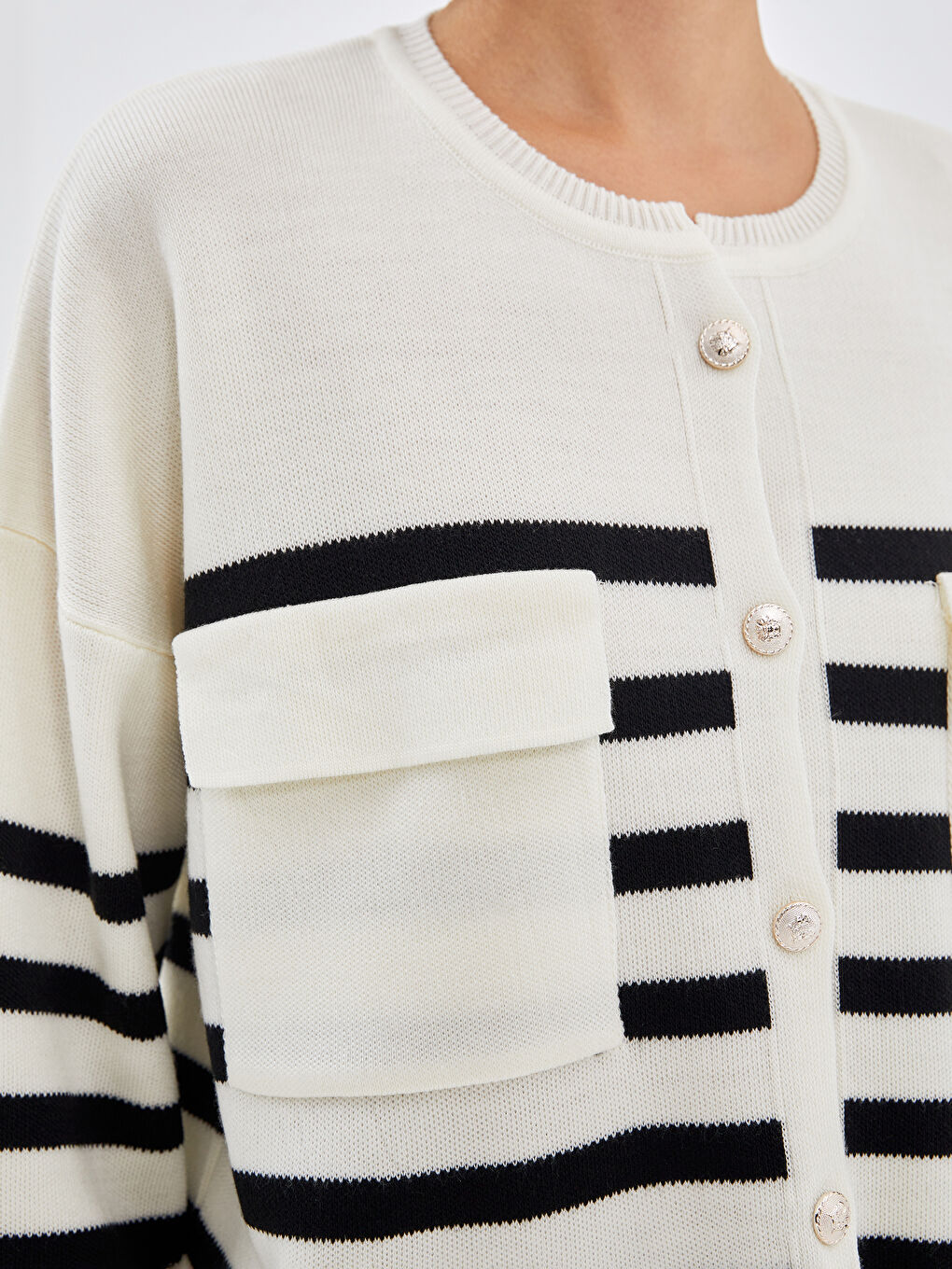 كارديجان تريكو مخطط أوفراسايز بياقة دائرية للسيدات-2
