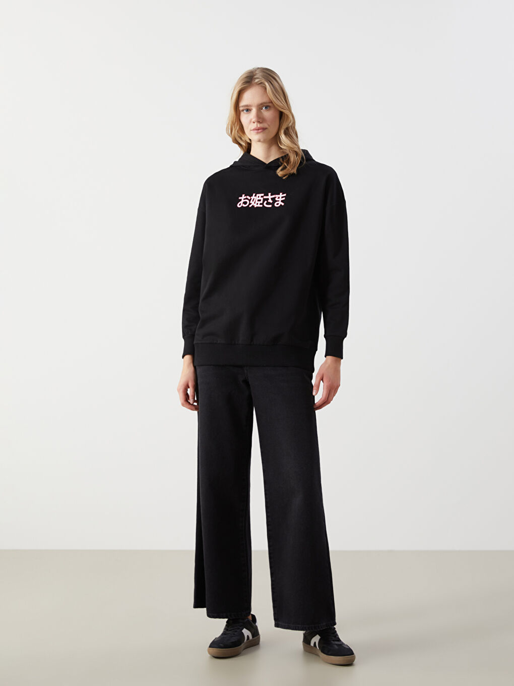 هودي سميك واسع الحجم مطبوع للسيدات-1