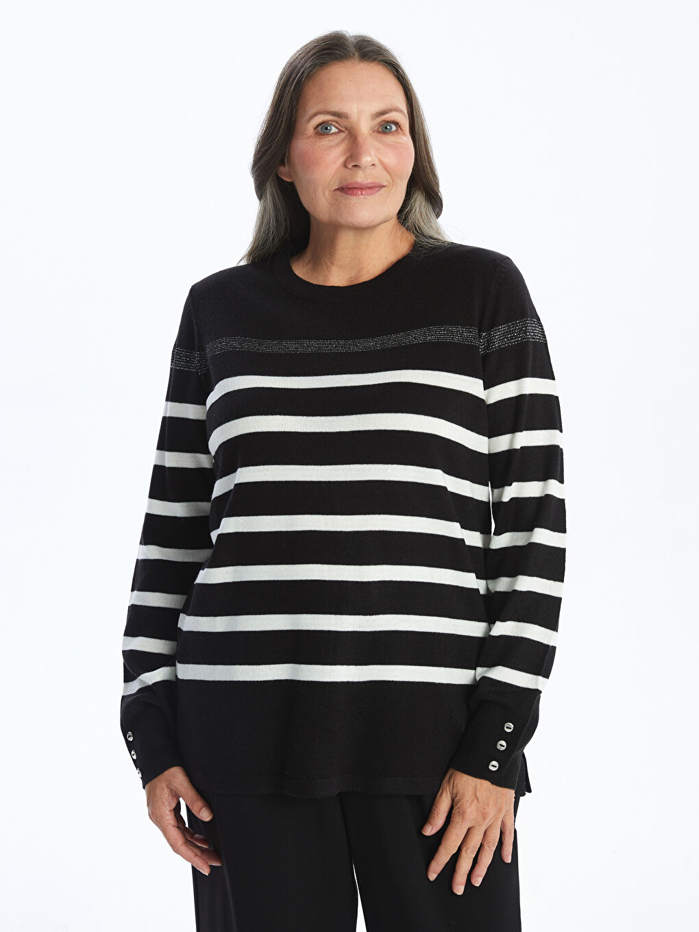 Свитер из трикотажа с круглым вырезом в полоску для женщин