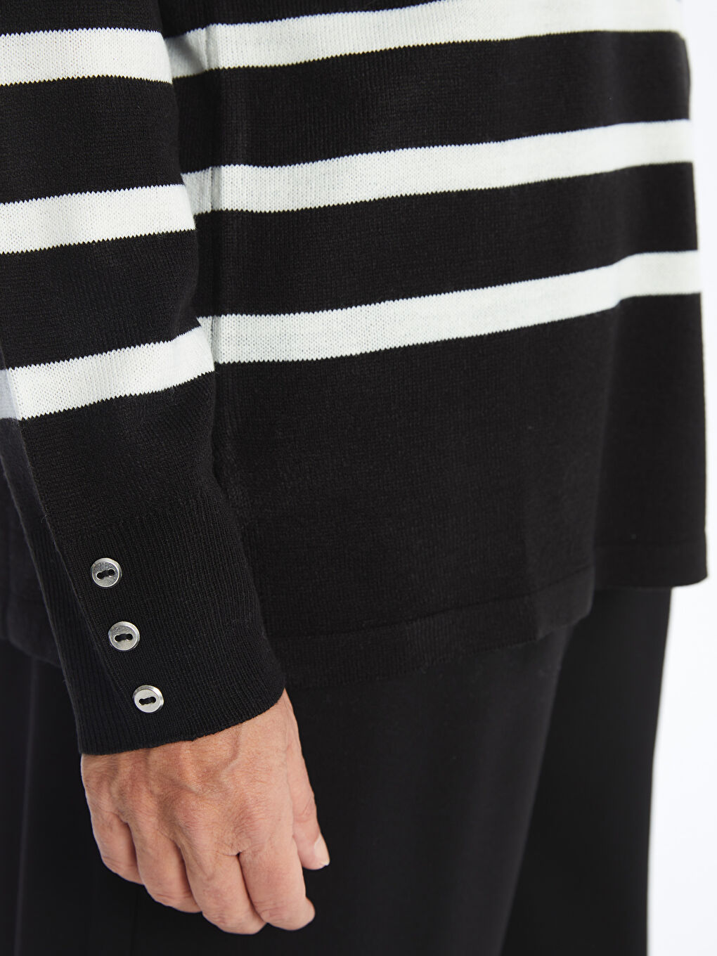 Свитер из трикотажа с круглым вырезом в полоску для женщин-2