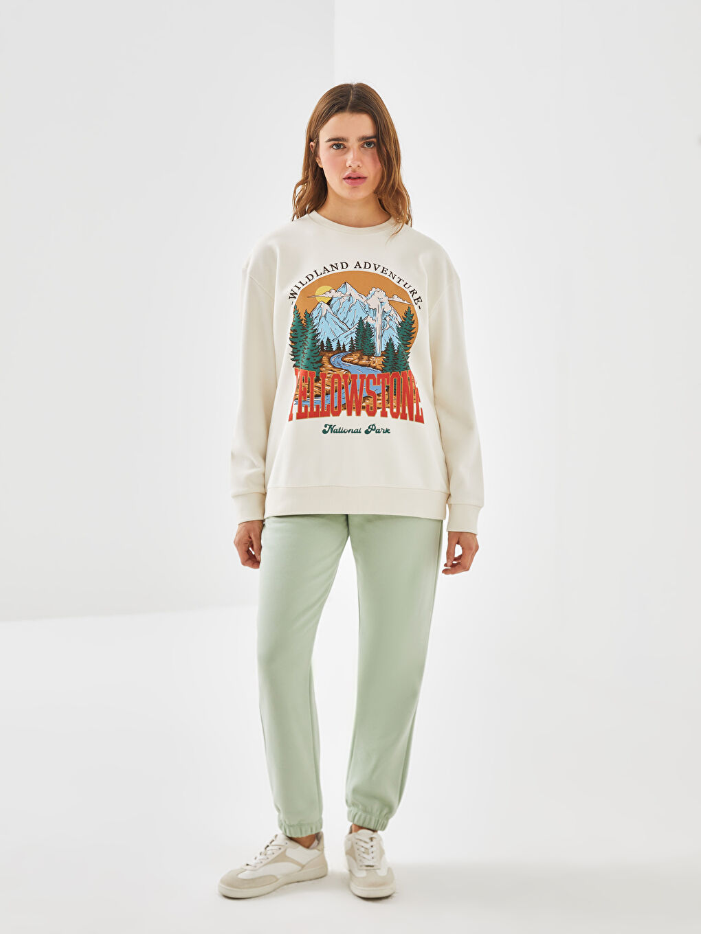 كنزة رياضية سميكة مطبوعة برقبة دائرية واسعة للسيدات-1