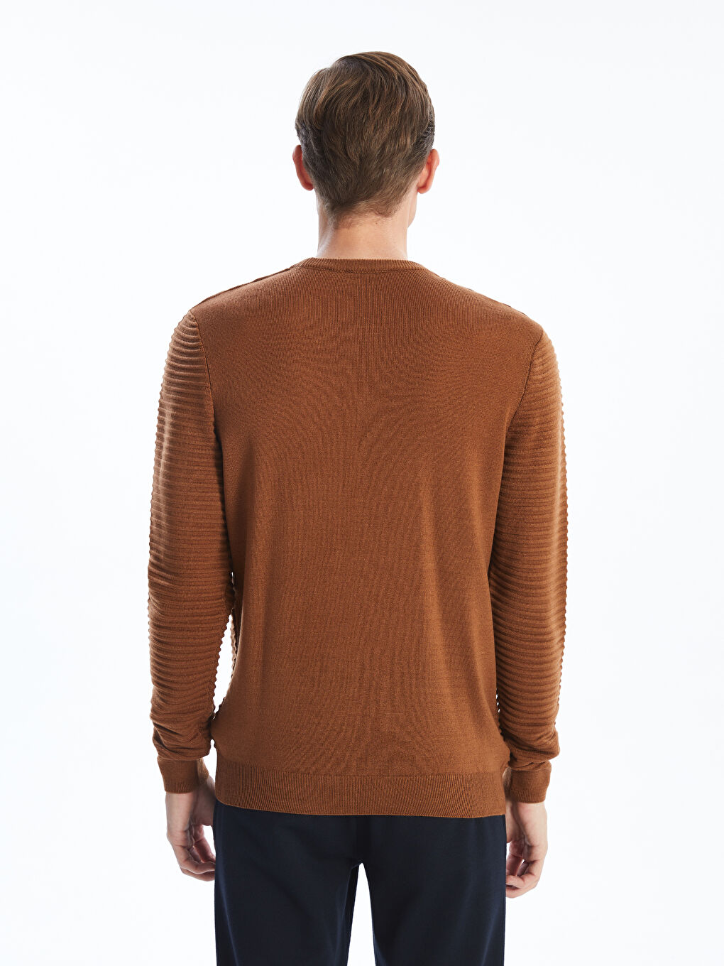 Светр чоловічий трикотажний з круглим вирізом та довгим рукавом-3