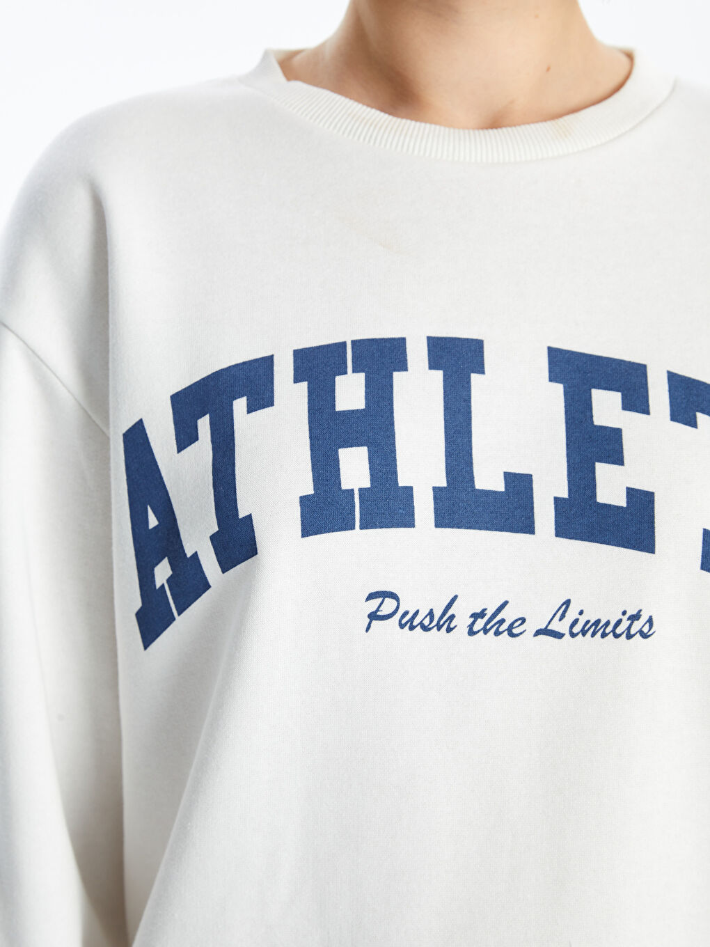 سويت شيرت سميك مطبوع برقبة دائرية للسيدات-2