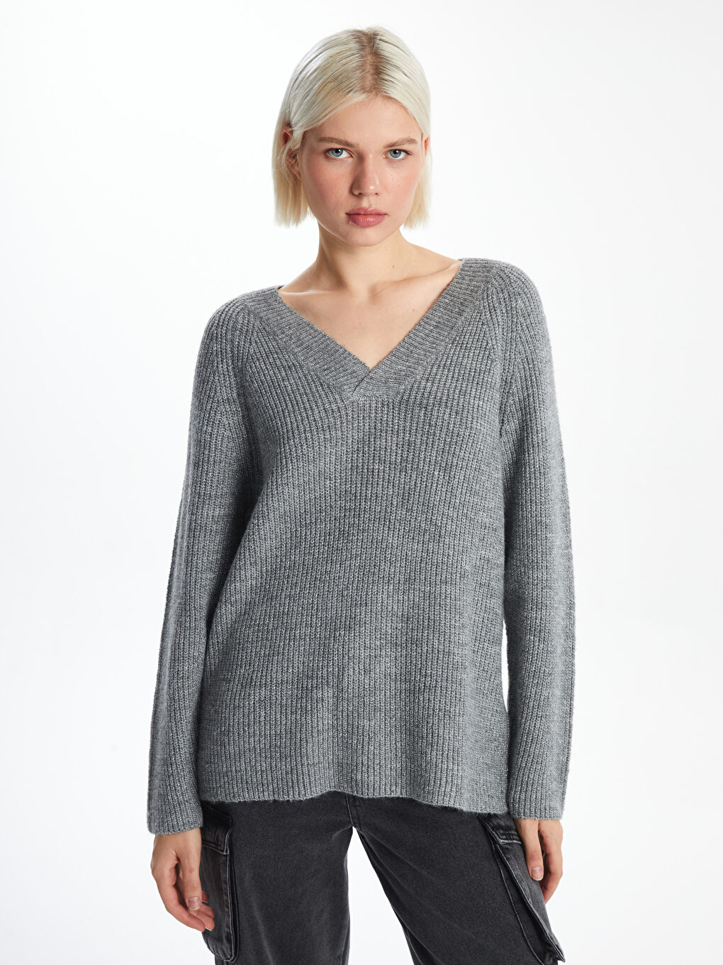 Свитер из трикотажа с V-образным вырезом для женщин