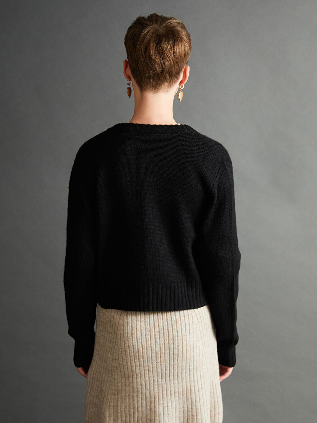 Жіночий трикотажний кардиган з круглим вирізом-3