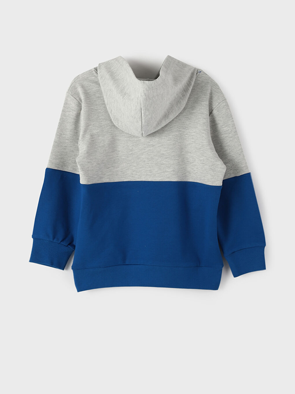 كنزة رياضية للأولاد بغطاء رأس وكم طويل بنمط كتلة الألوان-1