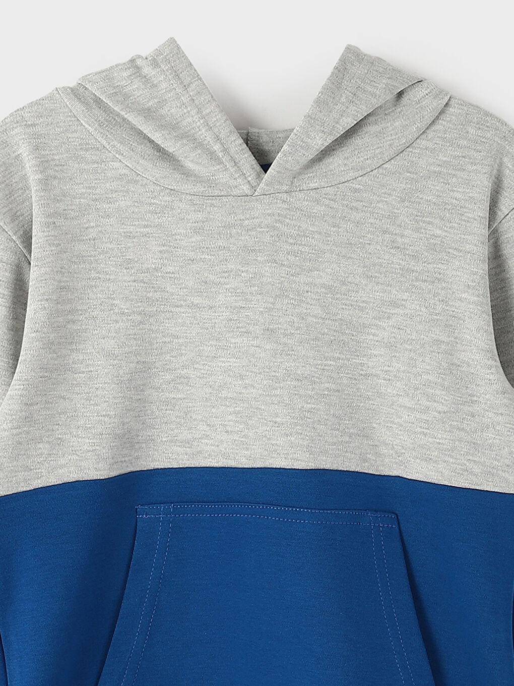 كنزة رياضية للأولاد بغطاء رأس وكم طويل بنمط كتلة الألوان-3