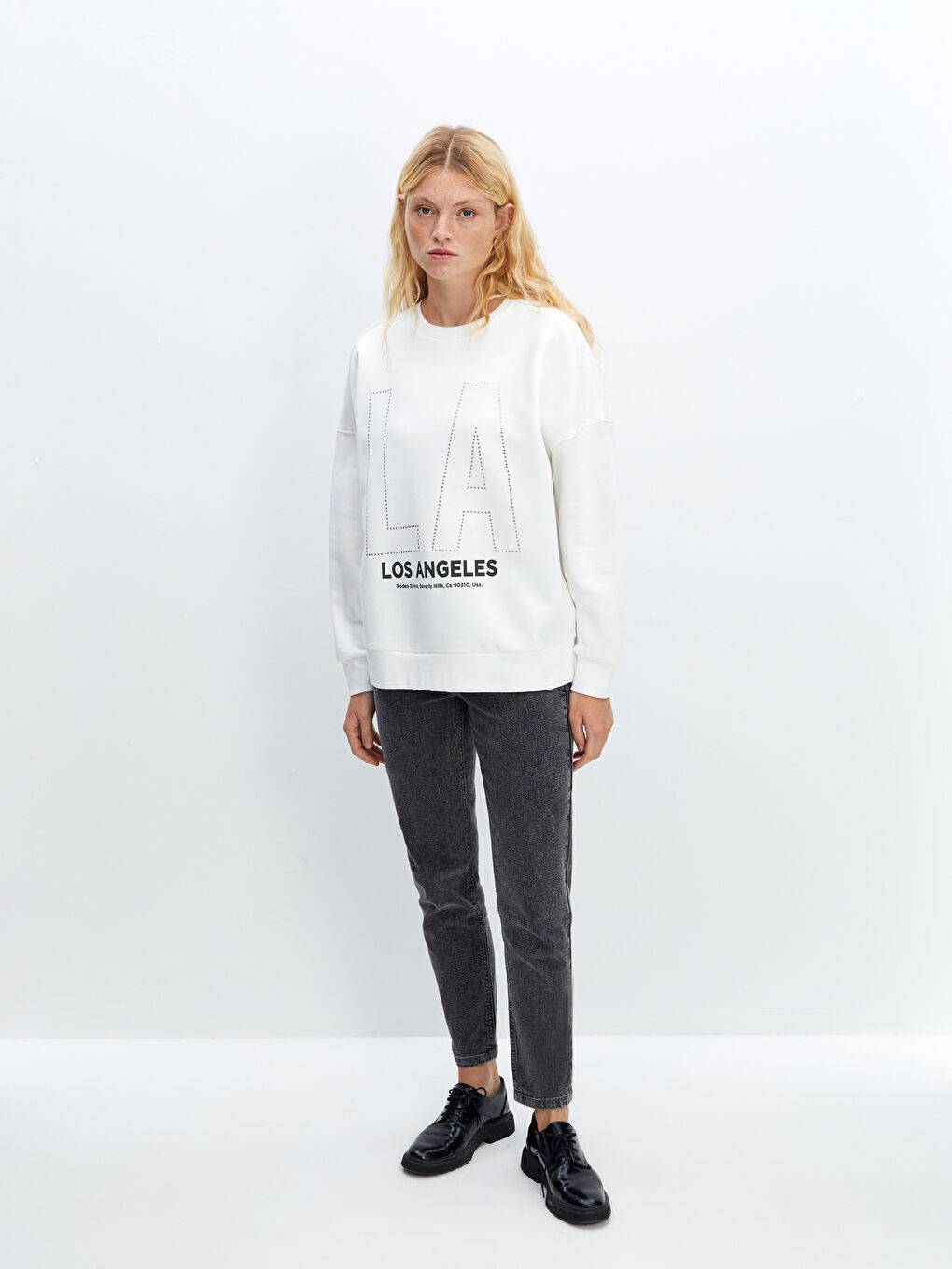 LCW Vision Ekru Bisiklet Yaka Baskılı Oversize Kadın Kalın Sweatshirt - 1