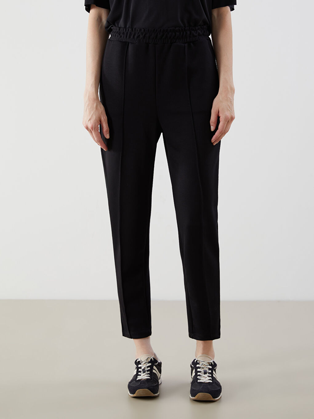 Siyah Beli Lastikli Kadın Eşofman Altı-1