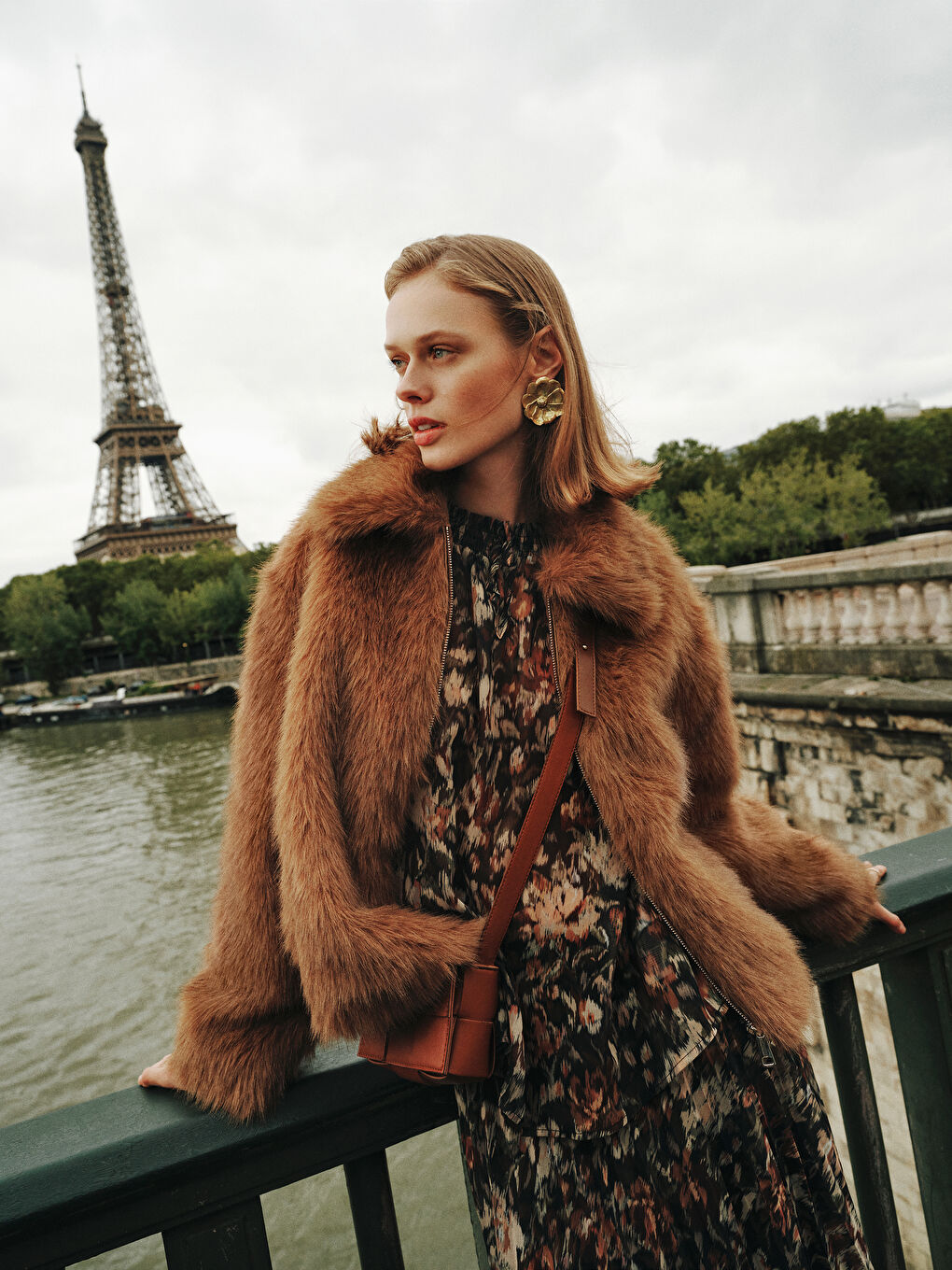 Krzneni Ženski Kaput sa Kragnom-1