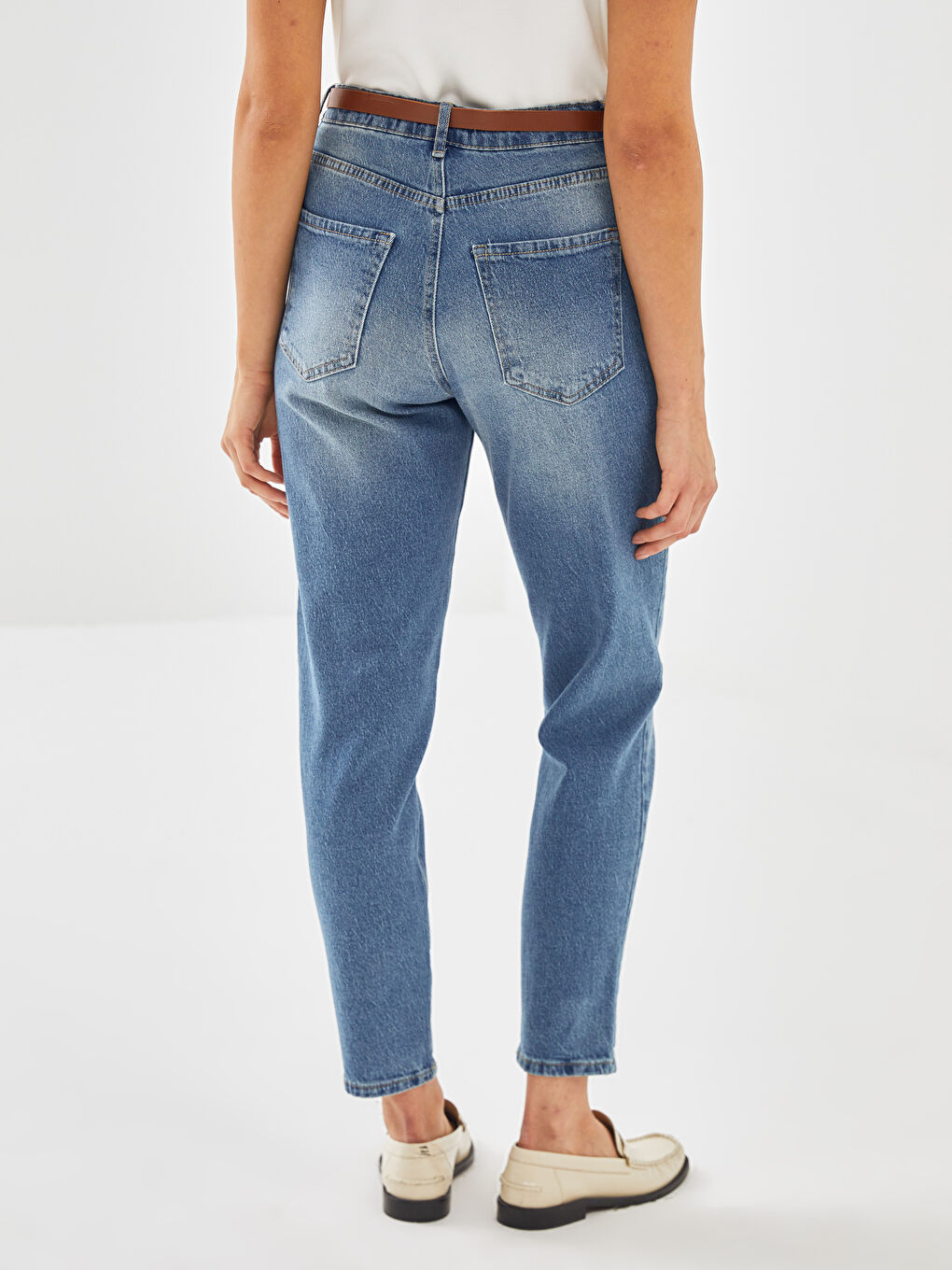 LCW Jeans İndigo Beli Kemerli Mom Fit Kadın Jean Pantolon - 3