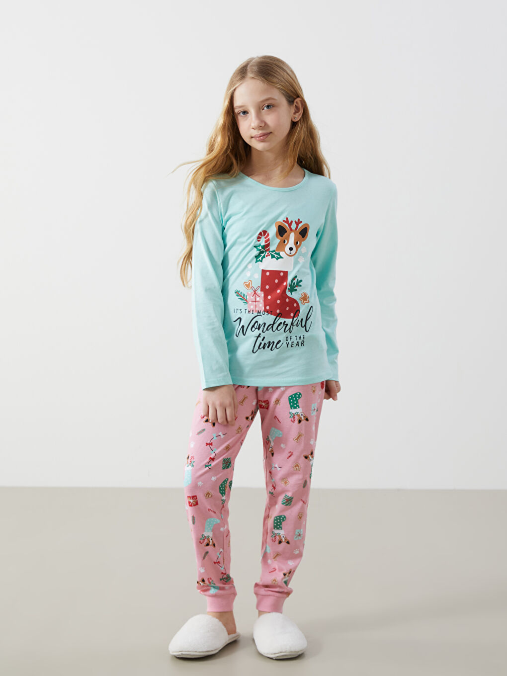 LCW Kids Pyjama-Set für Mädchen mit Weihnachtsmotiv und Rundhalsausschnitt -W4HD19Z4-FZB