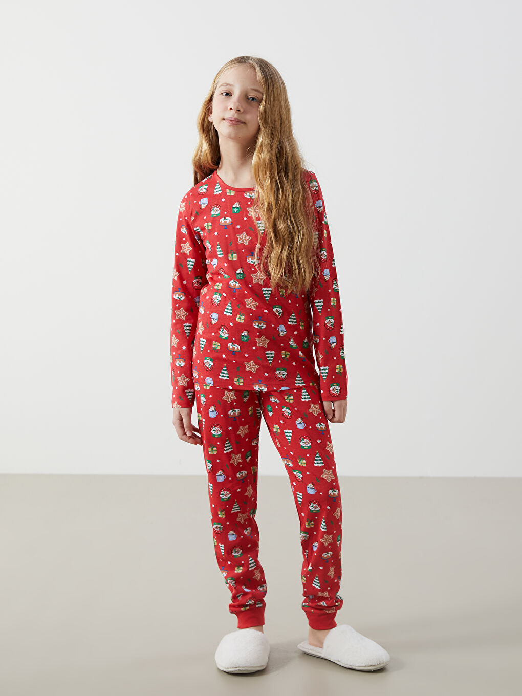 LCW Kids Crew Neck Christmas Themed Girls' Pyjama Set -W4HD22Z4-LTQ