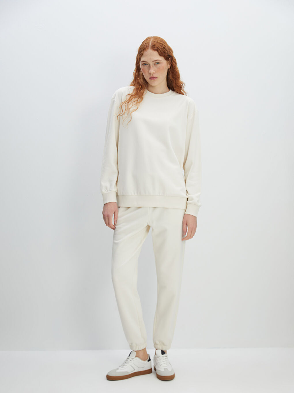 سويت شيرت واسع بياقة دائرية للسيدات-1