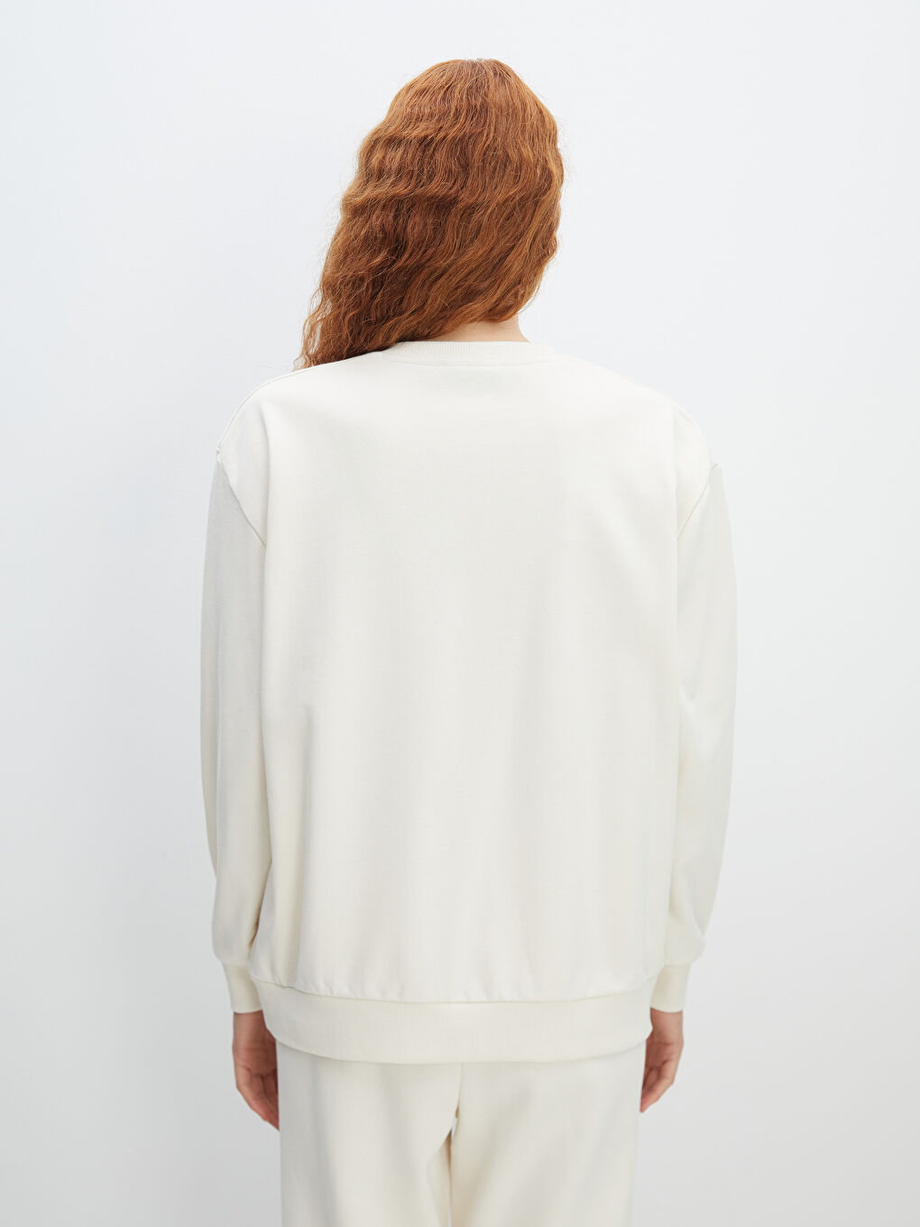 سويت شيرت واسع بياقة دائرية للسيدات-3