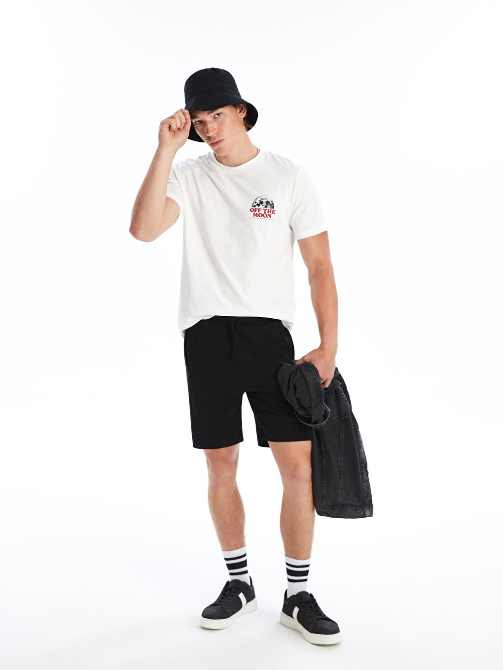 شورتات للرجال بقصة عادية وخصر مطاطي