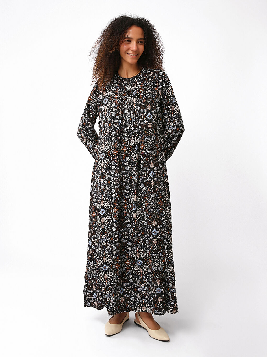 فستان نسائي بياقة قمع منقوش كم طويل