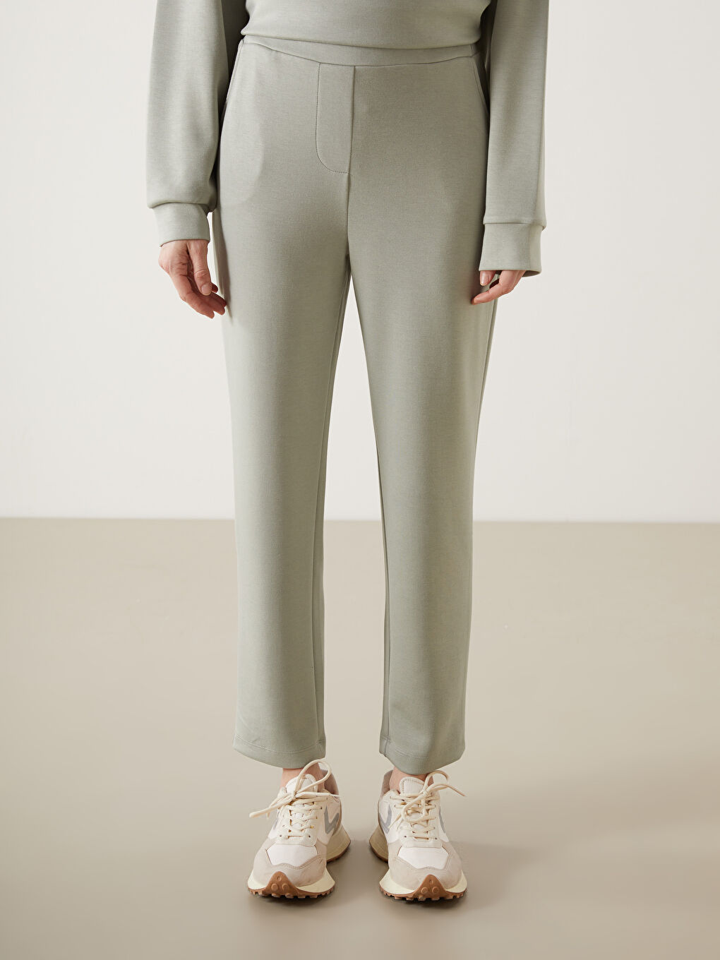 بنطلون رياضي للسيدات بخصر مرن-1