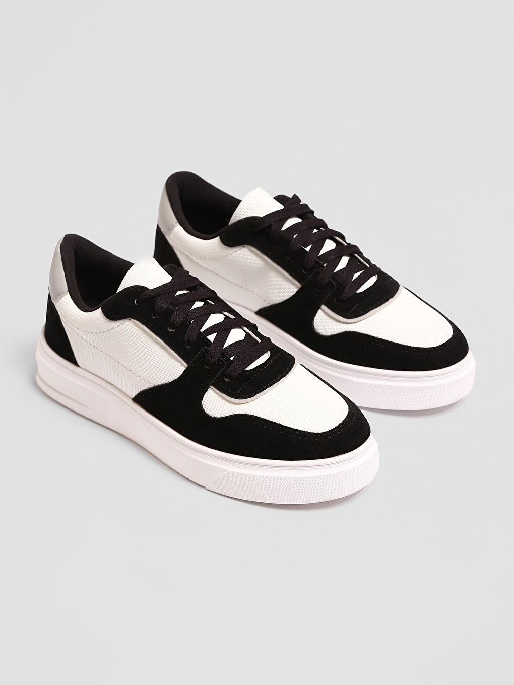 muške patike na pertlanje