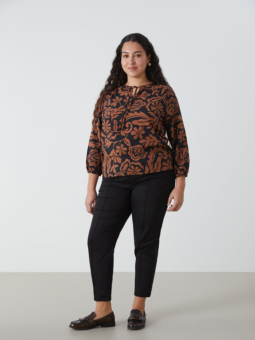 ქალებისთვის ელასტიური წელის უბრალო შარვალი-1