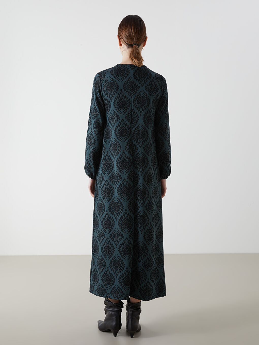 فستان نسائي بنقشة وياقة دائرية-3