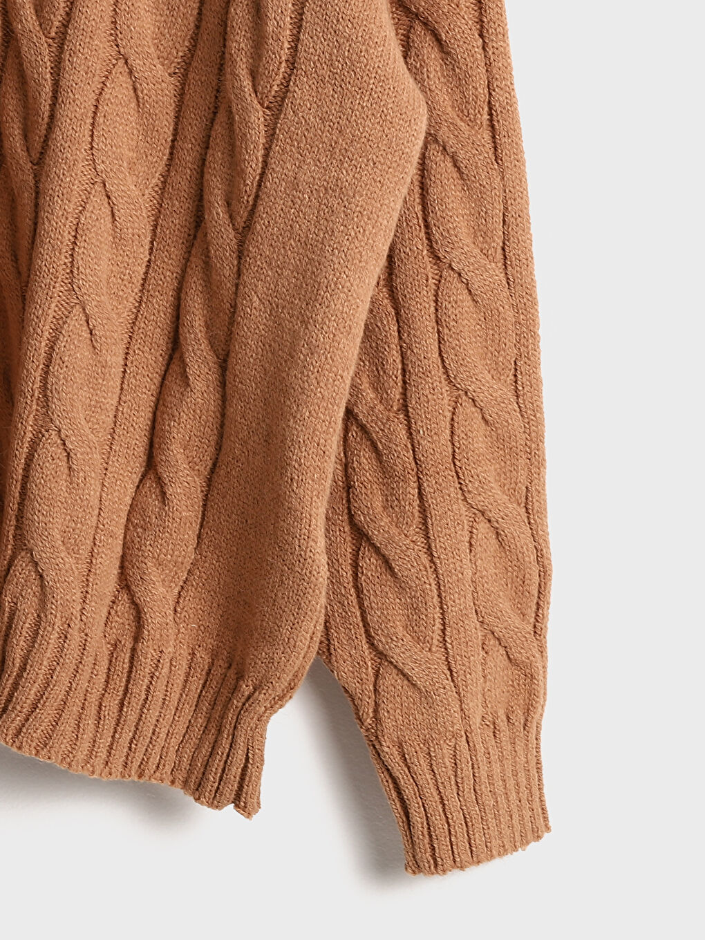 Half Turtleneck Sweater-2