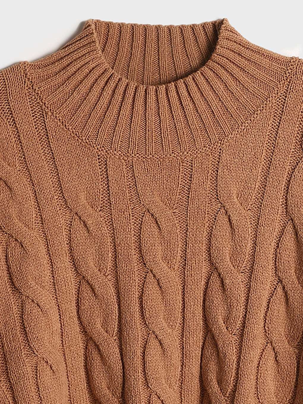 Half Turtleneck Sweater-3