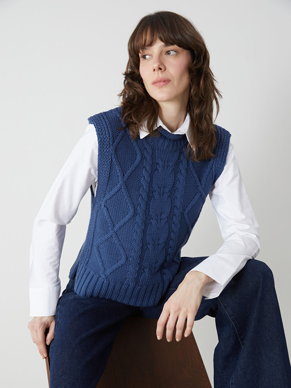 سترة صوفية بدون أكمام بنمط ذاتي وياقة شبه عالية للسيدات