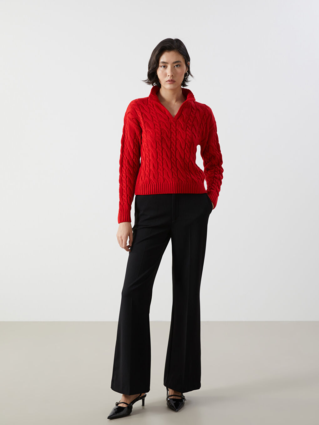 سترة تريكو منقوشة بياقة بشق للسيدات-1