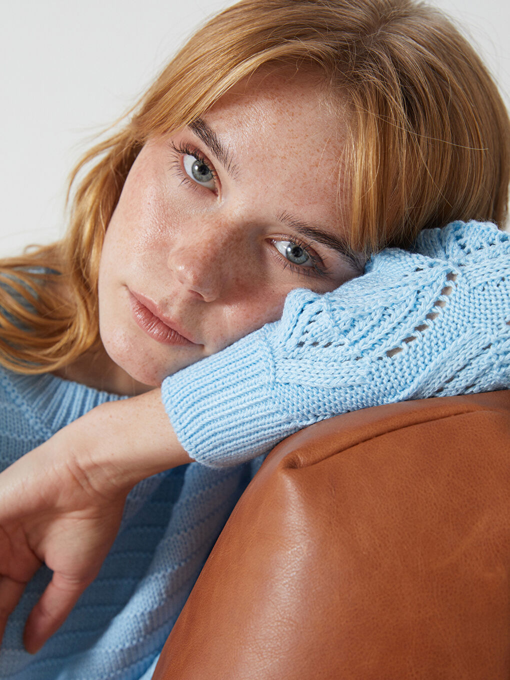 سترة تريكو مخرّمة بياقة دائرية للسيدات-2