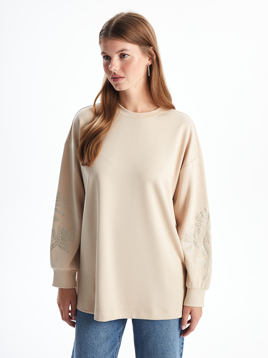 LCWAIKIKI Basic Bej Bisiklet Yaka Nakışlı Oversize Kadın Sweatshirt