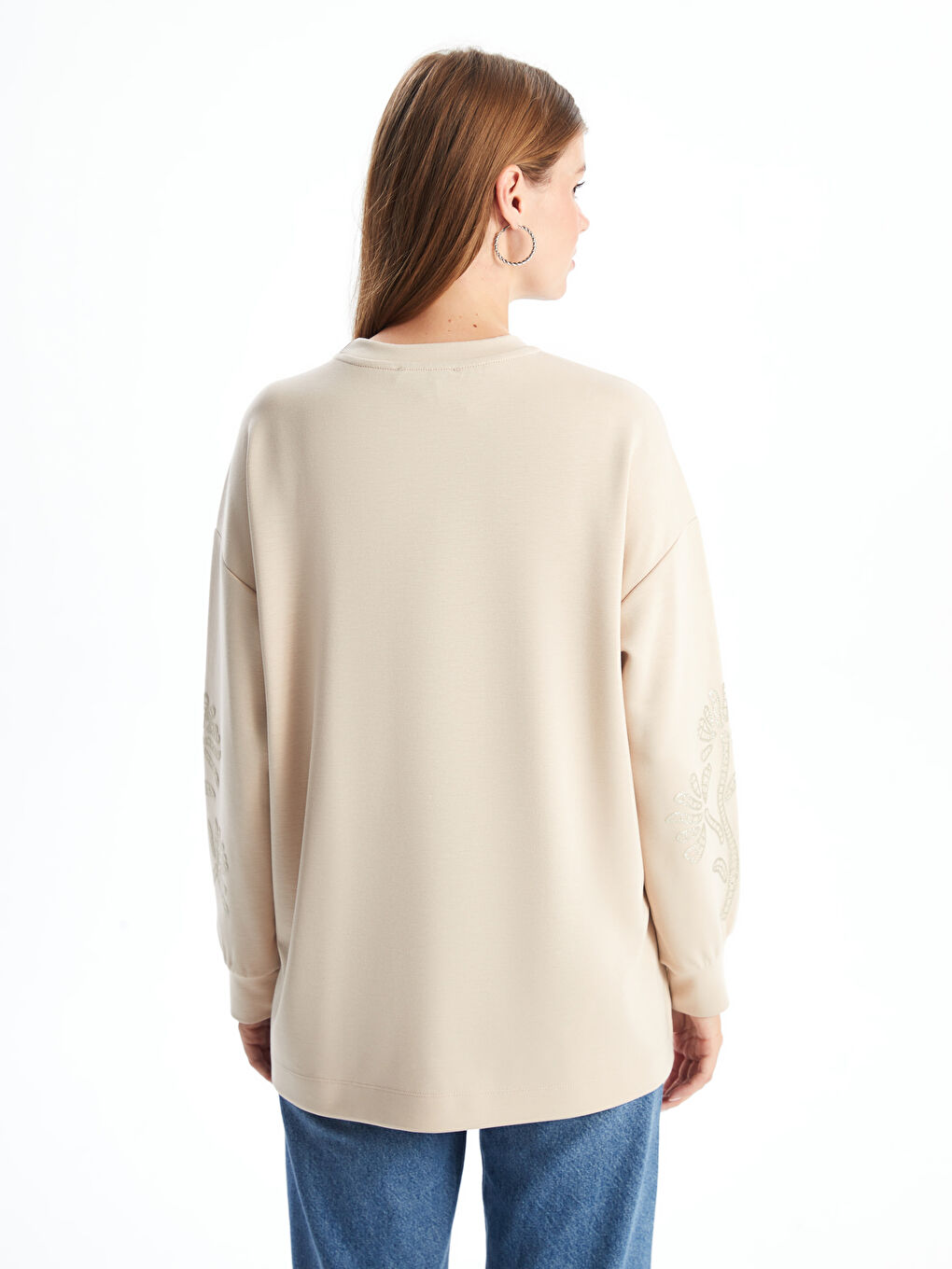 LCWAIKIKI Basic Bej Bisiklet Yaka Nakışlı Oversize Kadın Sweatshirt - 3