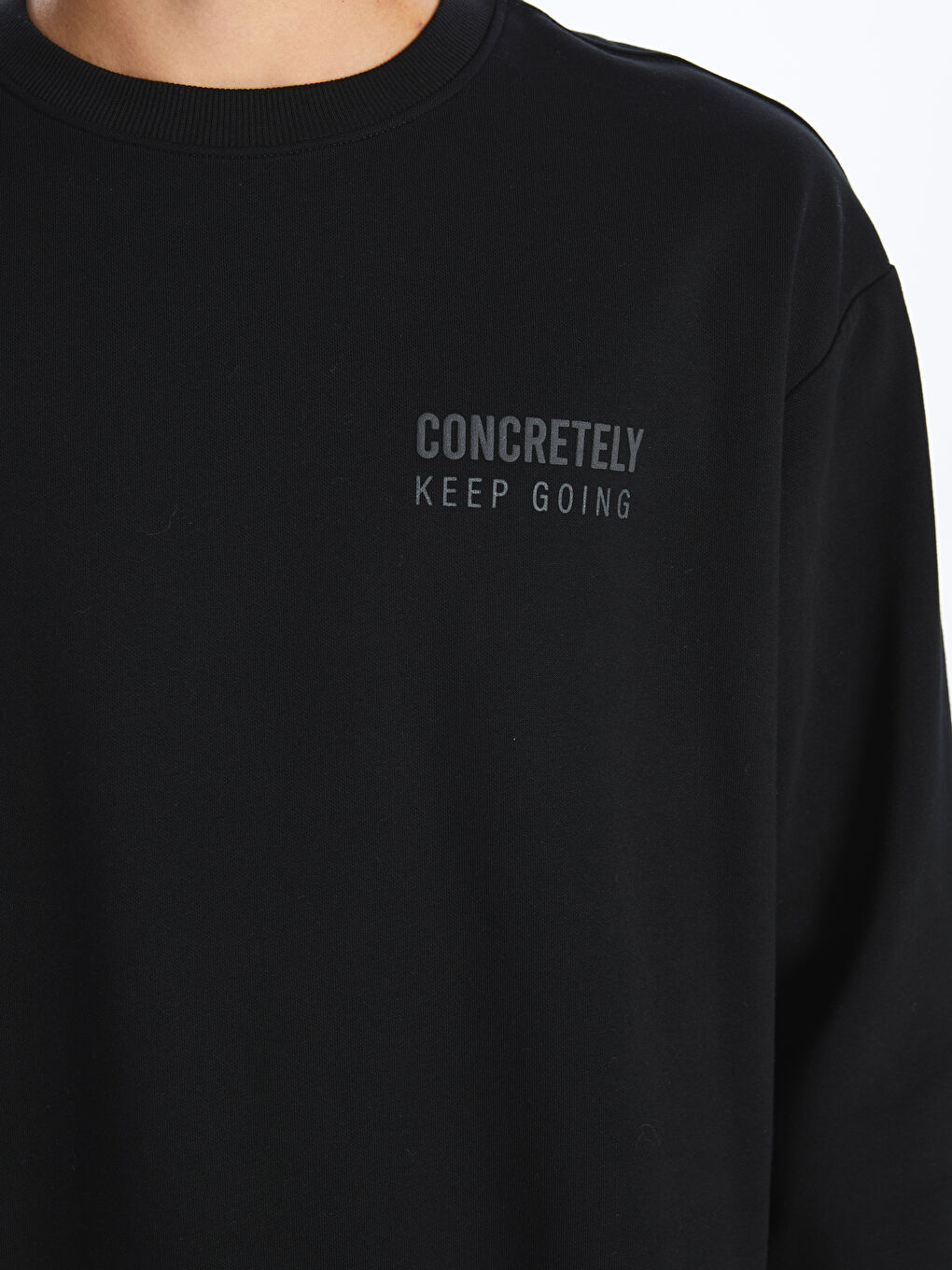 سويت شيرت تخين مطبوع بياقة دائرية للرجال-2