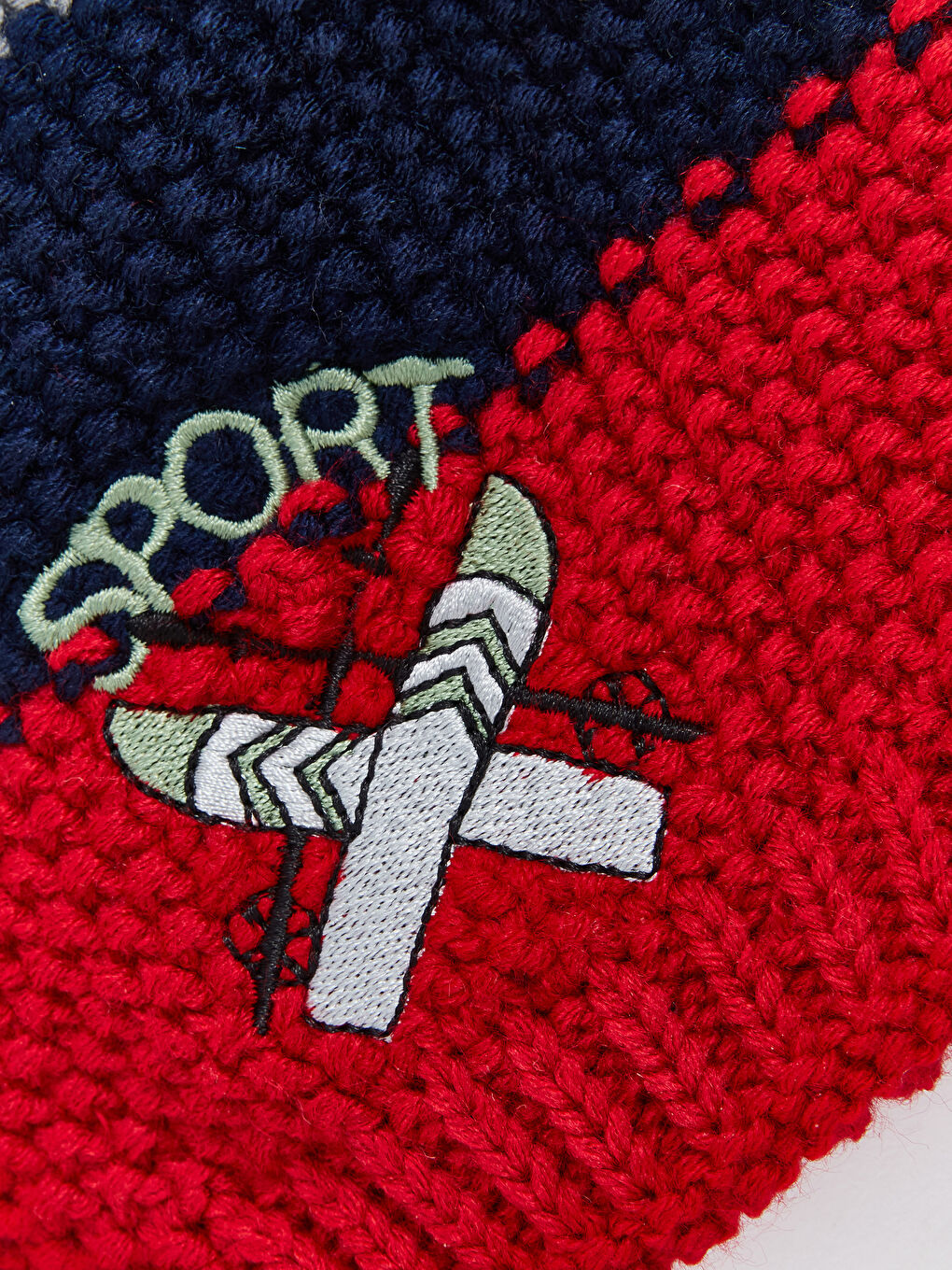 Kırmızı Nakışlı Erkek Çocuk Bere-1