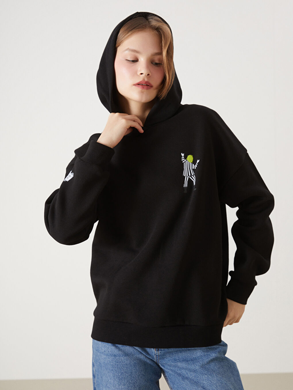 XSIDE Siyah Beetlejuice Baskılı Oversize Kadın Hoodie - 3