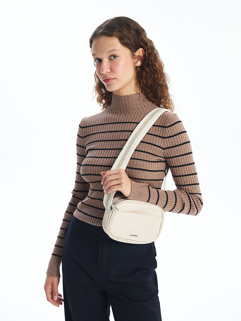 Bej Deri Görünümlü Kadın Omuz Çantası