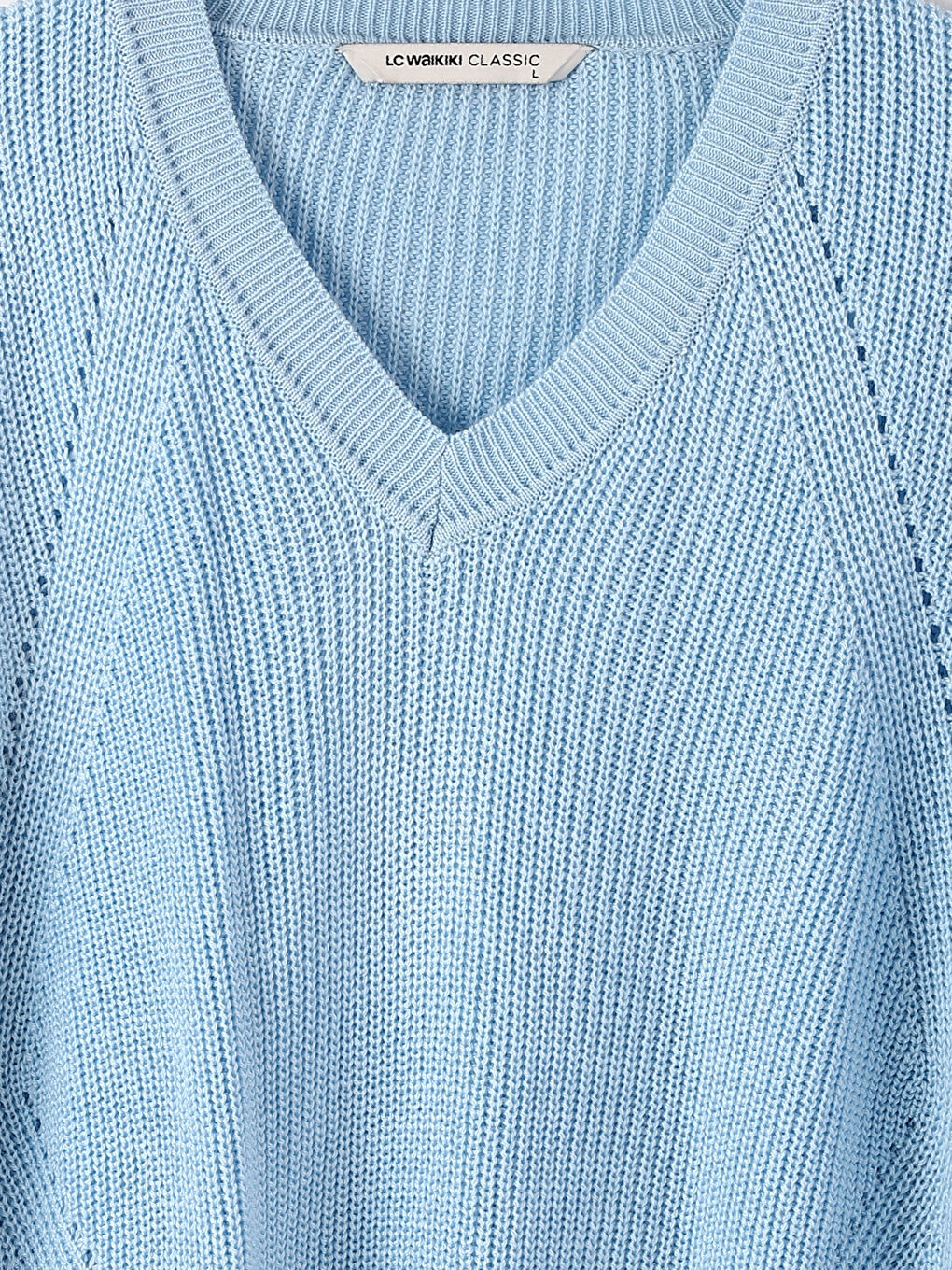 سترة تريكو بياقة على شكل حرف V وكم طويل مخرّمة للسيدات-6