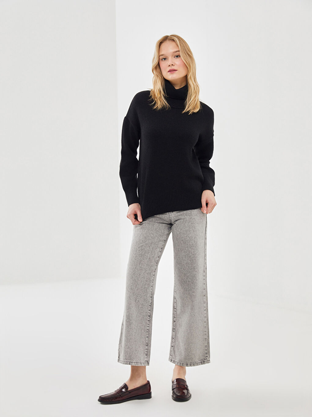 بلوفر تريكو بياقة هاي نيك للسيدات-1